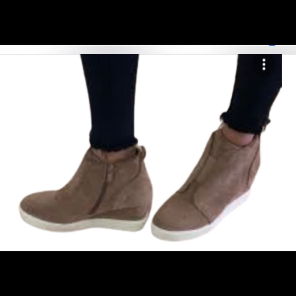 Beautiful taupe wedges size 10